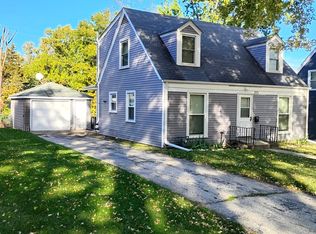 371 S Edison Ave, Elgin, IL 60123