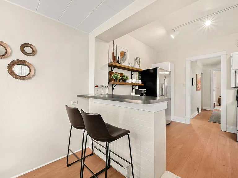 228 S Logan St — Photo 11
