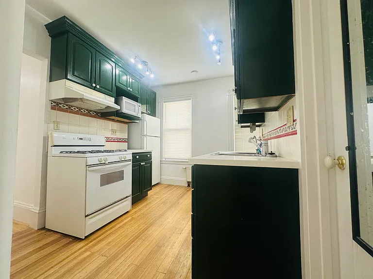 46 Hunting St #2 — Photo 2