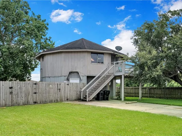 9011 Patricia St, Chalmette, LA 70043