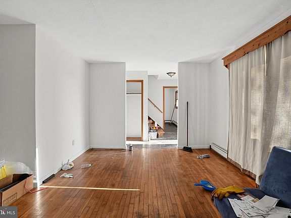 15th image of 10 Hemlock Rd