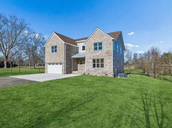 1054 Nichols Cir E, Gallatin, TN 37066