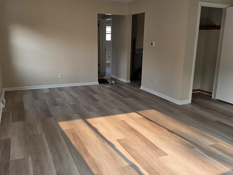 1421 & 1423 Creighton Ave #1421 — Photo 9