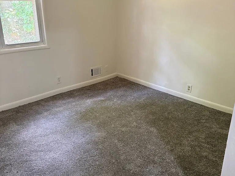 823 N Jackson St — Photo 10