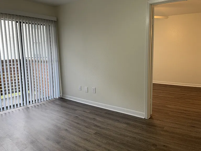 Wilshire Park Apartments — Photo 52