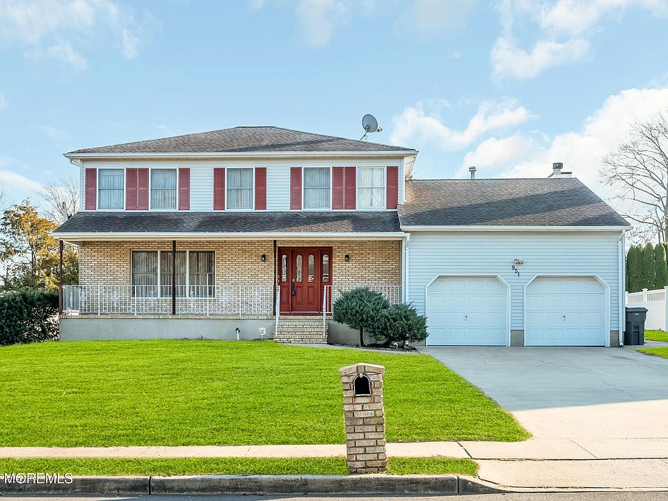 1st image of 951 Somerset Drive
