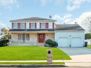 951 Somerset Dr, Toms River, NJ 08753
