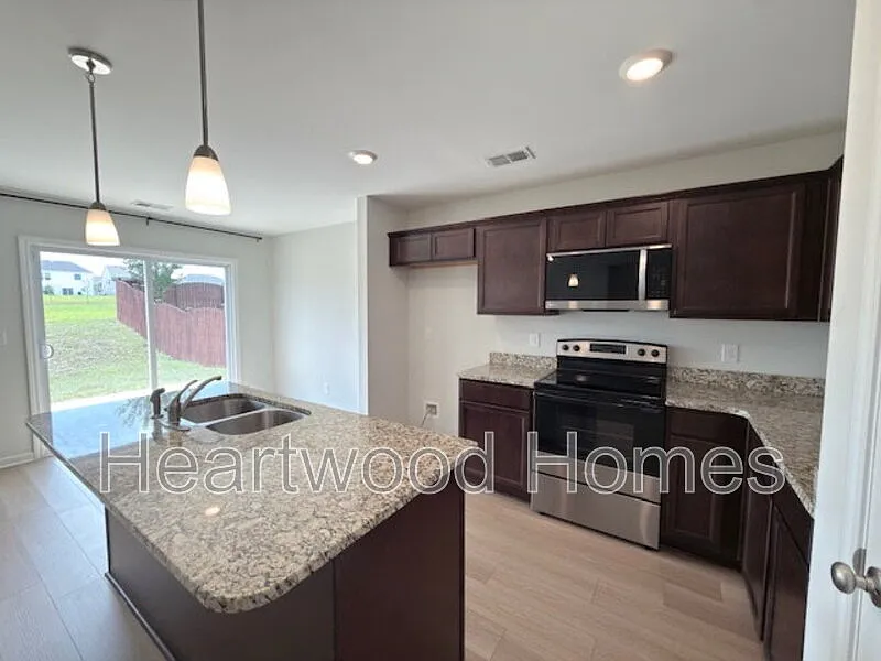 406 Eclipse Ln