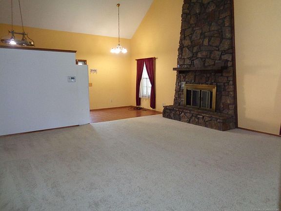 5th image of 422 E Elm Ave