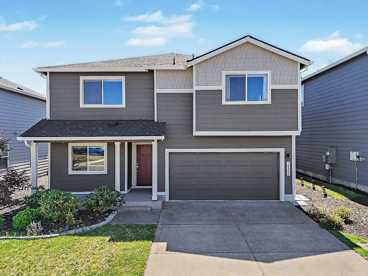 3 bed, 2.5 bath, 2437 sqft, $2,950 — Photo 1