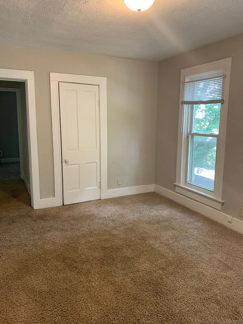 812 Walnut St — Photo 2