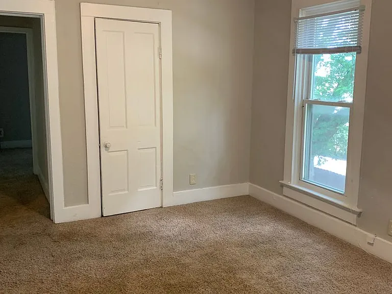 812 Walnut St — Photo 3