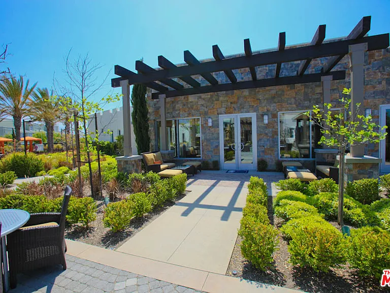 5547 Palm Dr — Photo 43