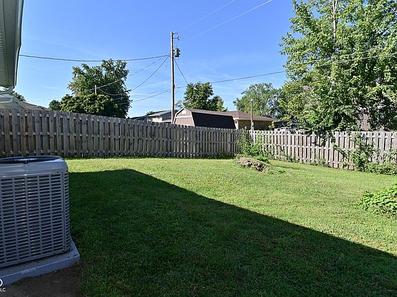 4th image of 180 Briar Hill Dr