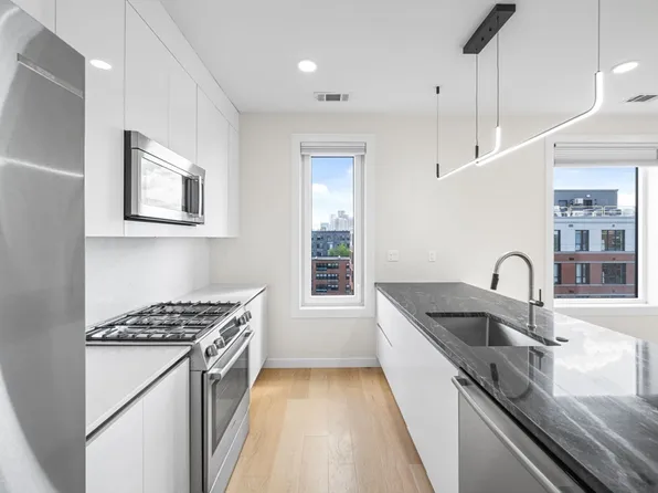 2 Maverick Sq #Penthouse 605, Boston, MA 02128
