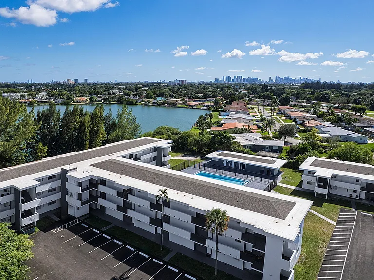 16-web-or-mls-LakeShore_Presidential_DJI_0270
