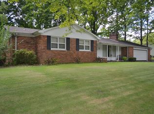 329 E Main St, Albion, IL 62806