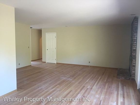 2nd image of 930 Edgecliff Way