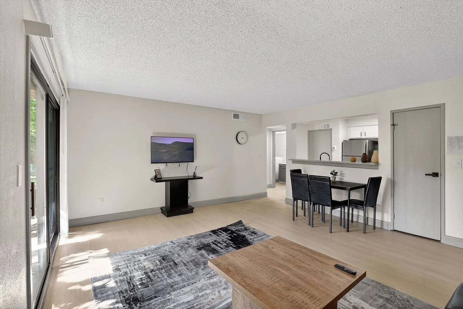 1 bed, 1.0 bath, 764 sqft, $1,920 — Photo 2