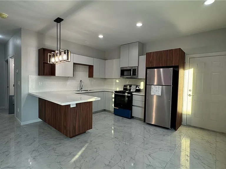 906 Hidden Hills St #4 — Photo 3