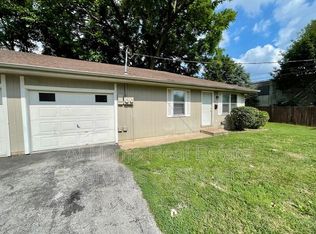 2003 E Cairo St #B, Springfield, MO 65802