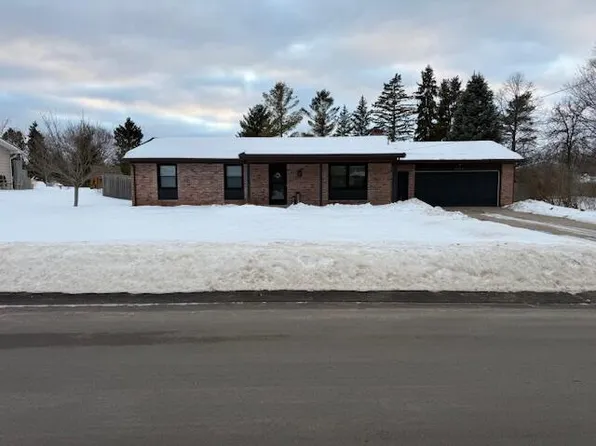 2500 Rockhill Dr NE, Grand Rapids, MI 49525