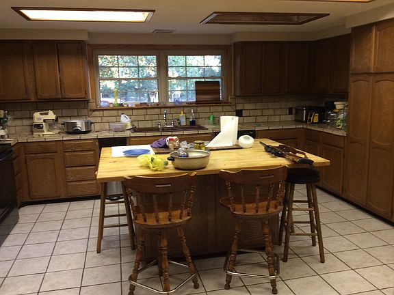 kitchen with eating area