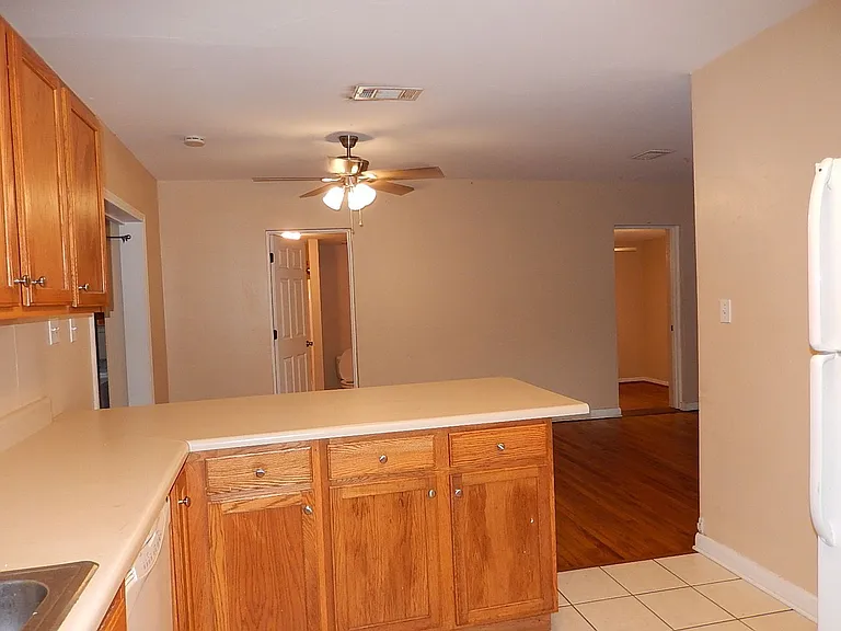 212 Edwards St — Photo 6