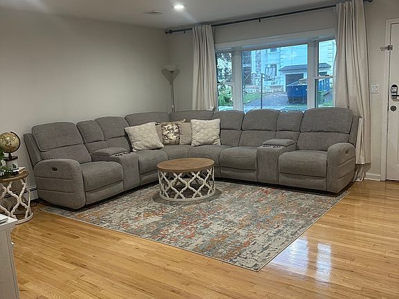 5th image of 204 W Sherman Ave