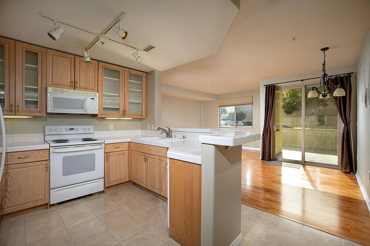 1601 India St — Photo 2