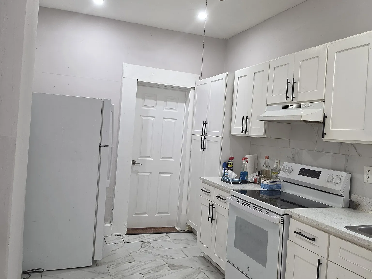 3 bed, 1700 sqft, $3,753 — Photo 2