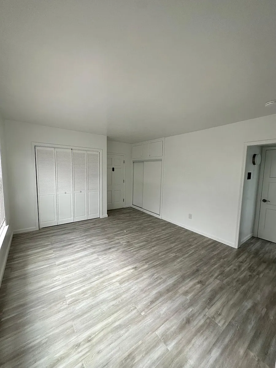 Building Photo - 122 Elm Ave #12