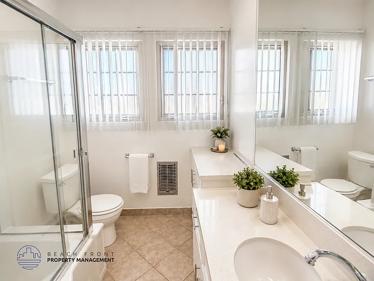 8306 W. Manchester Ave. — Photo 4