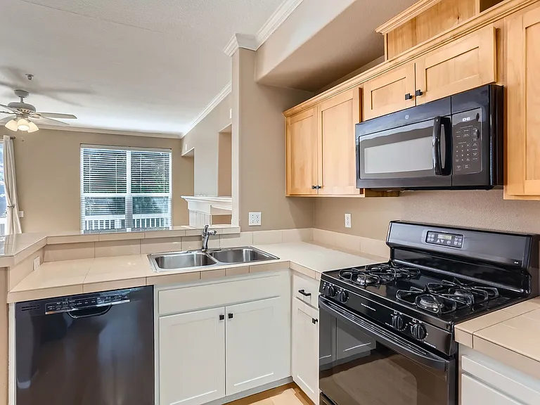 10175 NW Wilshire Ln — Photo 11