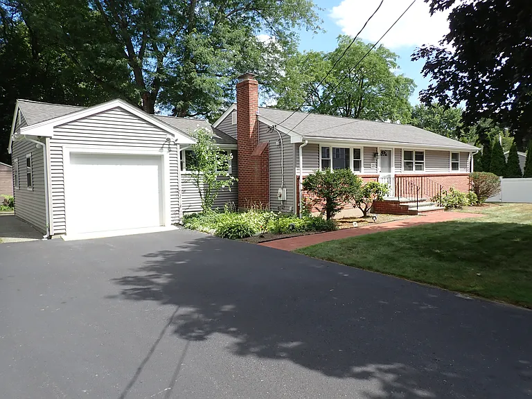 131 Jarvis Cir — Photo 23