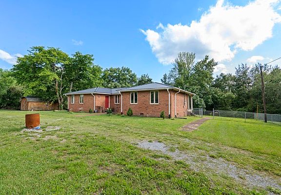 4th image of 384 Columbia Ave