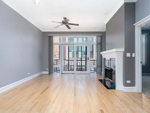 5th image of 800 W Cornelia Ave APT 209