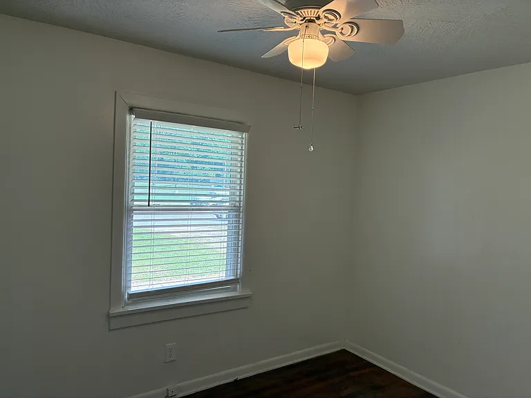 504 E Sunshine St — Photo 12