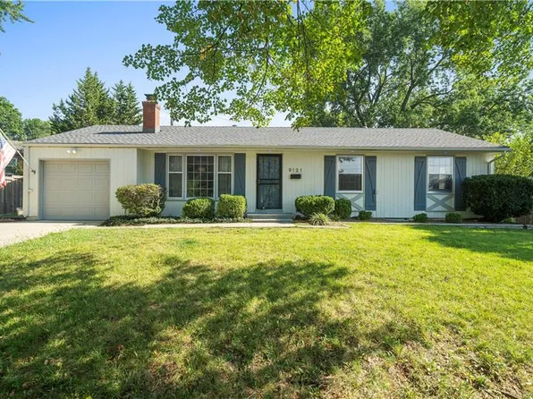 9121 Western Hills Dr, Kansas City, MO 64114
