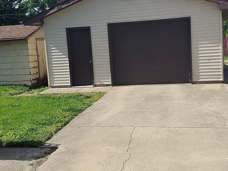514 Lundy St — Photo 3