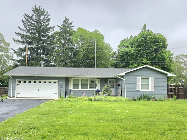 210 E Park Ln, Bradner, OH 43406