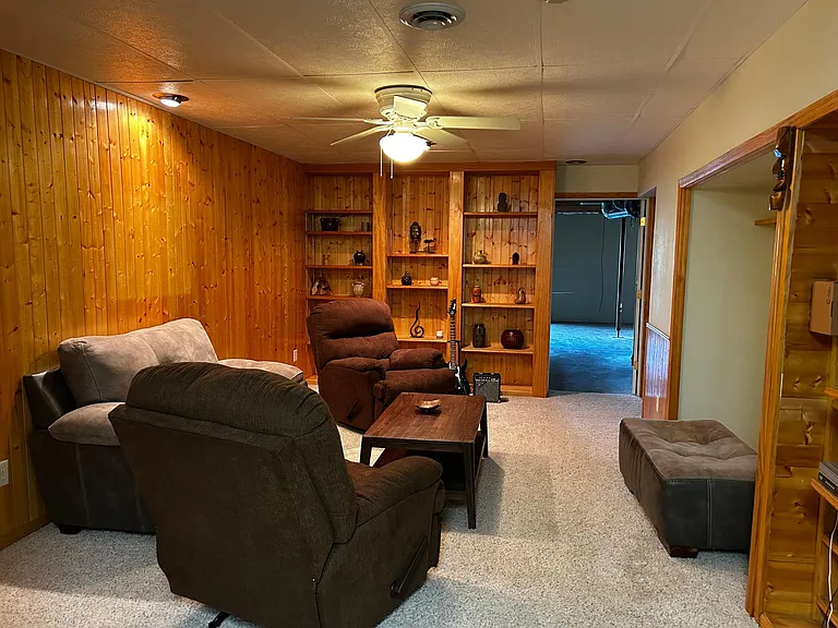 655 Grand Ct — Photo 14