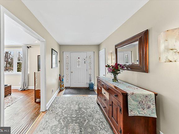 4th image of 513 Waln Rd