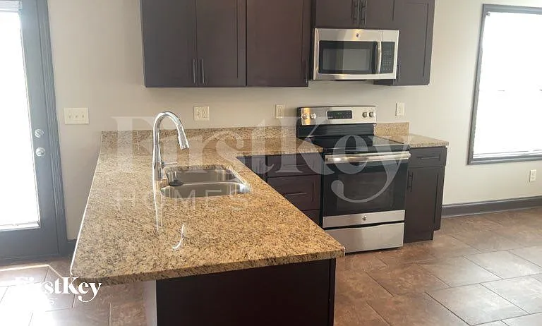 660 Superior Ln — Photo 5