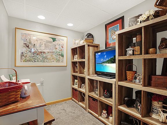 5th image of 134 Manor View Dr