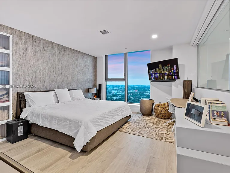 121 NE 34th St #Penthouse 3217 — Photo 25