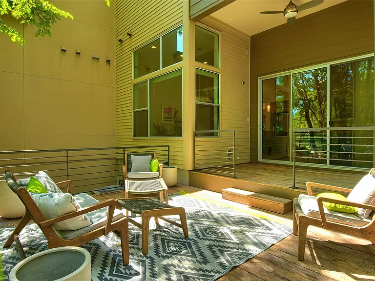 1009 E Riverside Dr #B — Photo 32