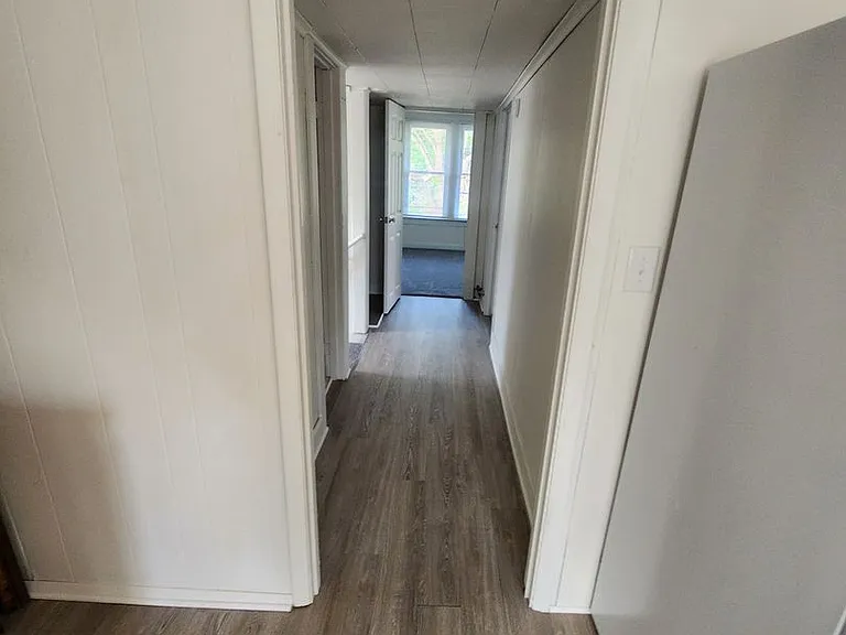 1122 Larchmont Ave — Photo 6