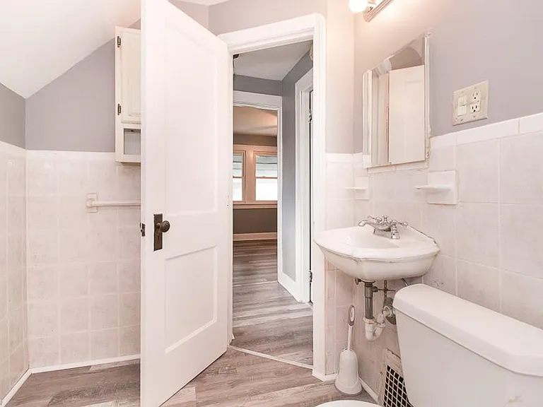 4520 Kenmore Ave — Photo 18