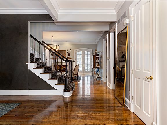 3rd image of 5 Glen Creek Ln